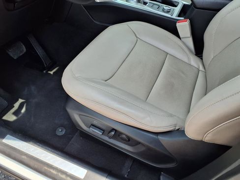 Used 2023 Ford Explorer Limited image 19