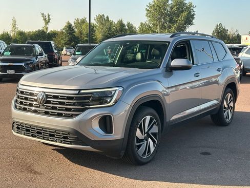 Used 2025 Volkswagen Atlas SE AWD/4WD image 4