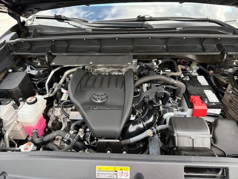 Used 2023 Toyota Highlander XLE FWD image 23