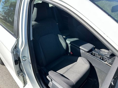 Used 2025 Toyota Camry LE image 14