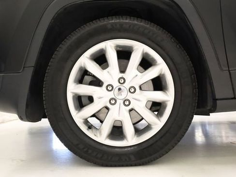 Used 2016 Jeep Cherokee Limited w/ Luxury Group image 8