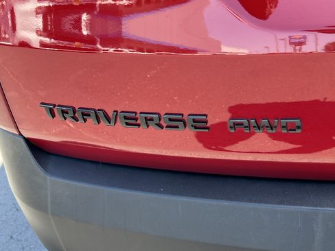 Used 2024 Chevrolet Traverse RS AWD/4WD image 9