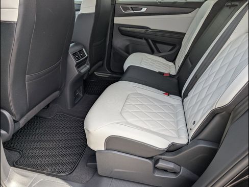 Used 2026 Volkswagen Atlas Cross Sport SEL Premium R-Line AWD/4WD image 12