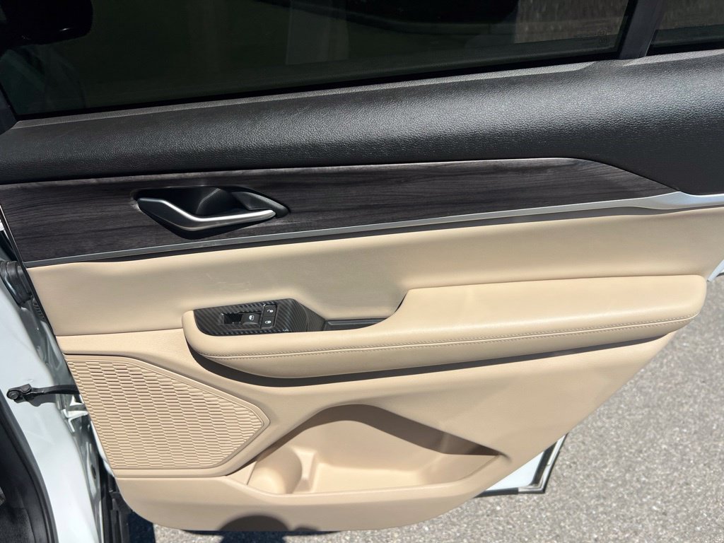 Used 2024 Jeep Grand Cherokee L Limited RWD image 26