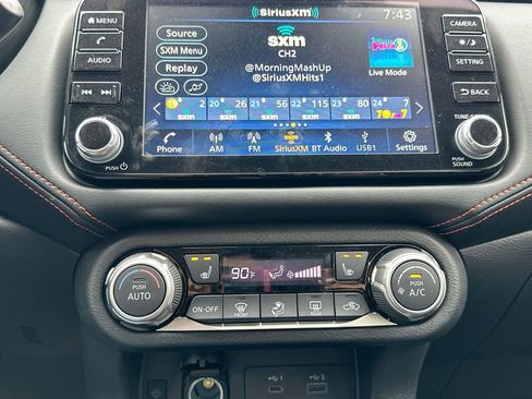 Used 2025 Nissan Versa SR w/ Trunk Package image 28