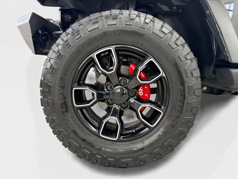Used 2018 Jeep Wrangler Unlimited Sahara AWD/4WD image 50