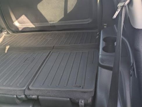 Used 2019 Toyota Highlander SE image 19