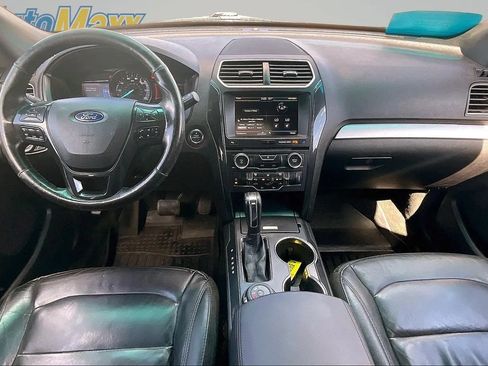 Used 2016 Ford Explorer XLT w/ Equipment Group 202A AWD/4WD image 10