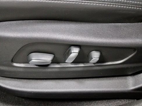 Used 2025 Cadillac XT6 Premium Luxury image 28