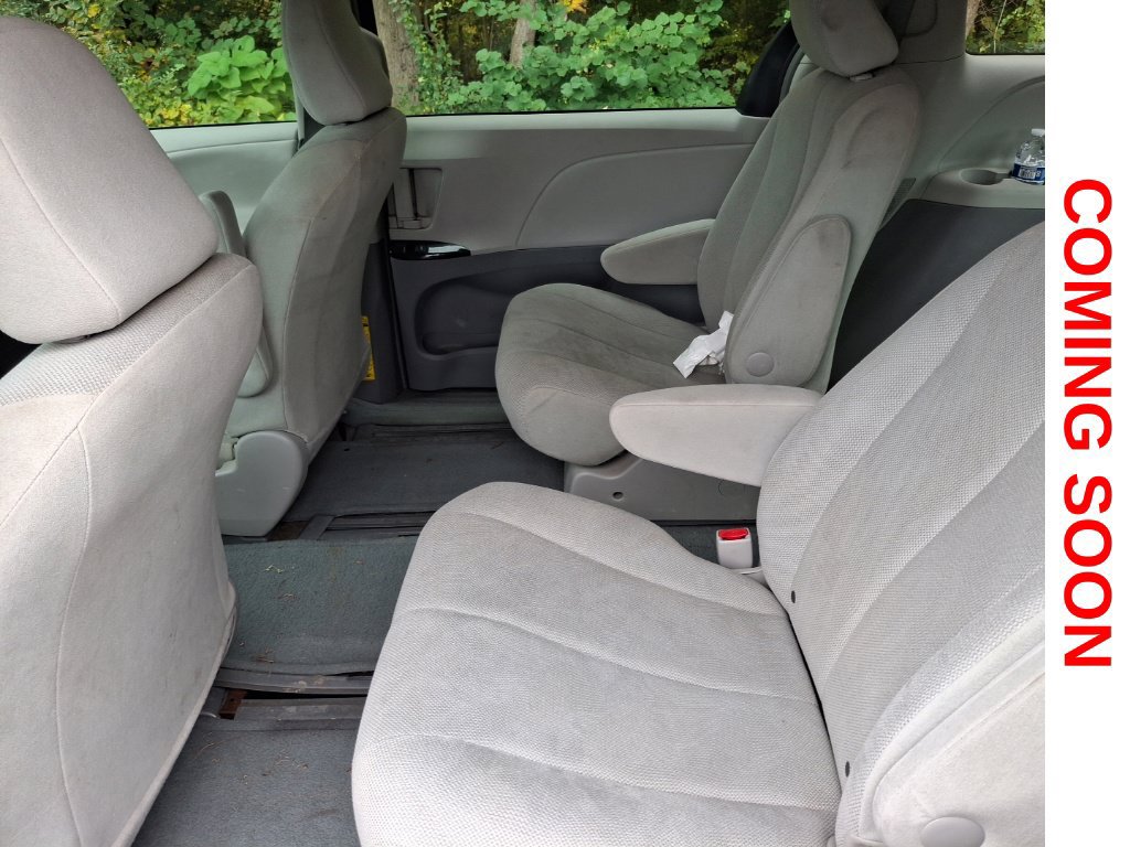 Used 2013 Toyota Sienna L FWD image 9