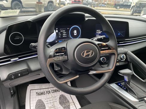 Used 2024 Hyundai Elantra SEL image 16