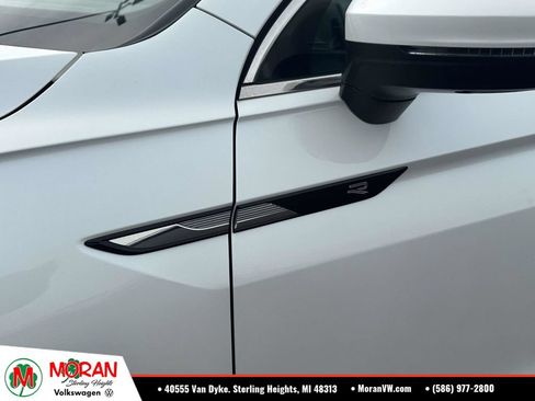 Used 2022 Volkswagen Tiguan SEL R-Line AWD/4WD image 9