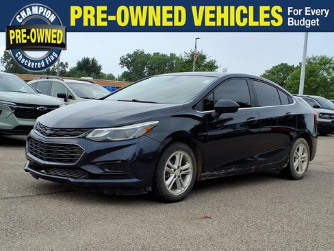 Used 2018 Chevrolet Cruze LT w/ LT Convenience Package FWD image 1