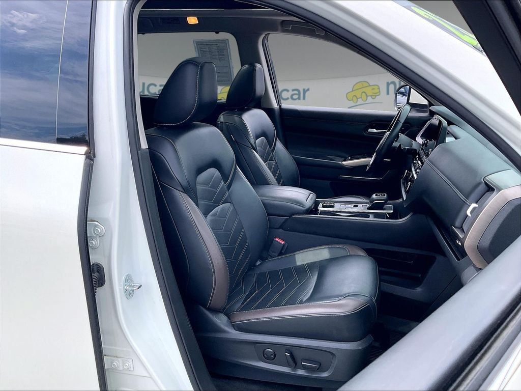 Used 2023 Nissan Pathfinder Platinum w/ Cargo Package AWD/4WD image 10