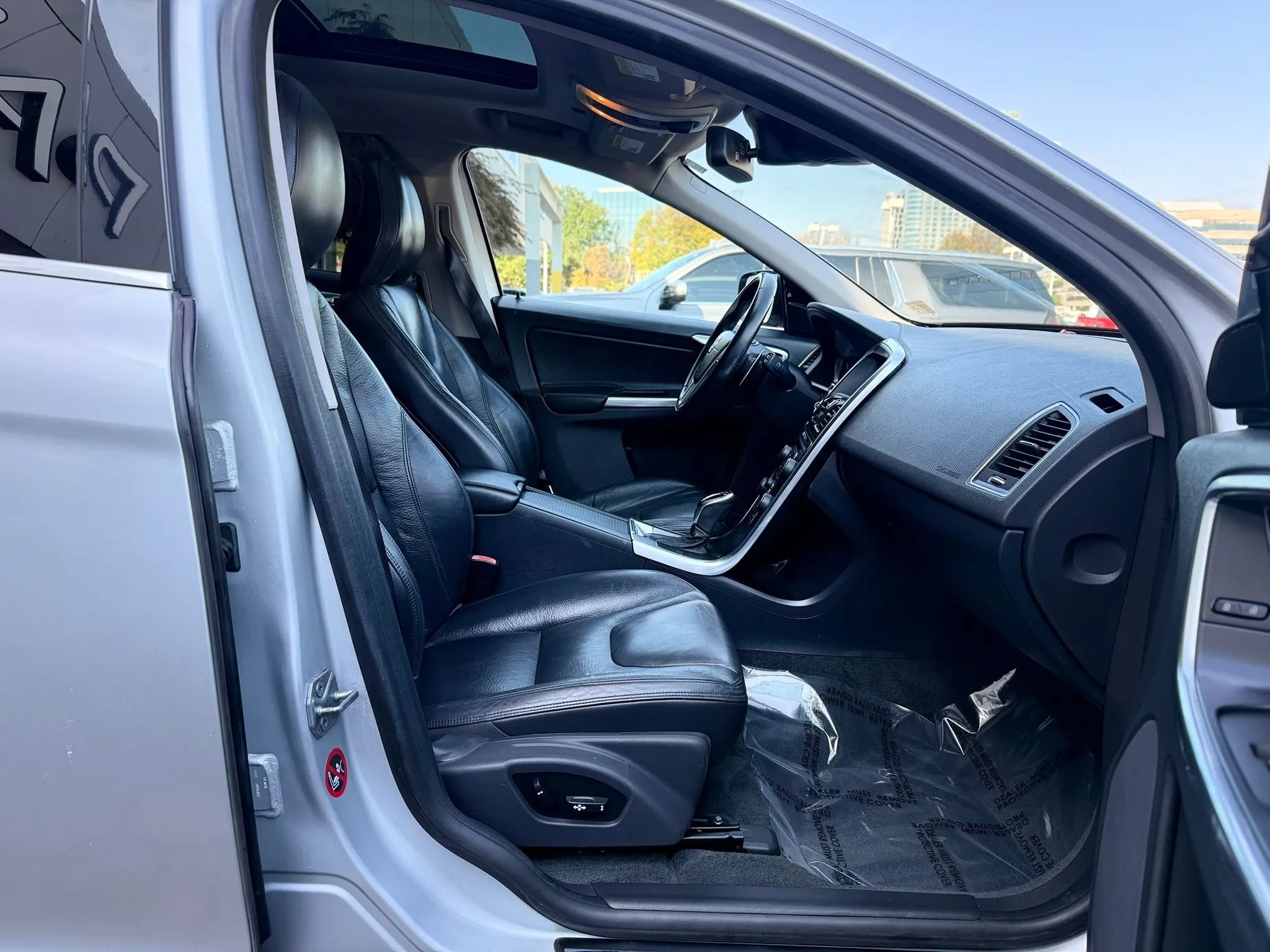 Used 2014 Volvo XC60 T6 AWD/4WD image 34