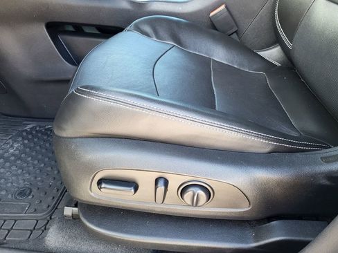 Used 2022 GMC Terrain SLT image 17