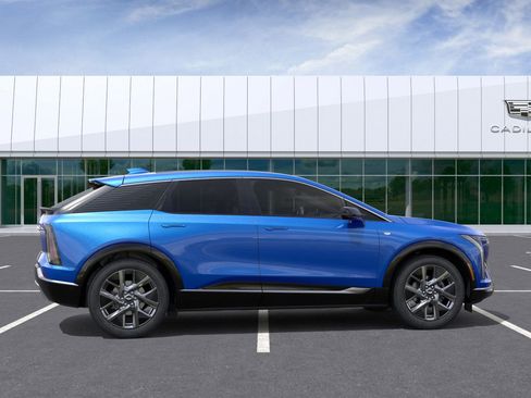 New 2026 Cadillac Optiq Luxury 1 image 5