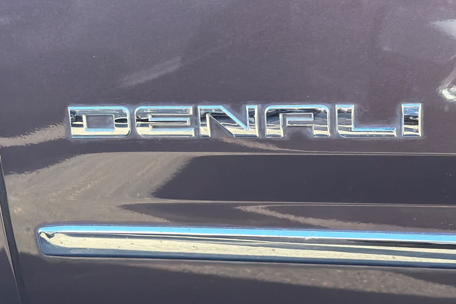 Used 2015 GMC Yukon Denali w/ Premium Package AWD/4WD image 12
