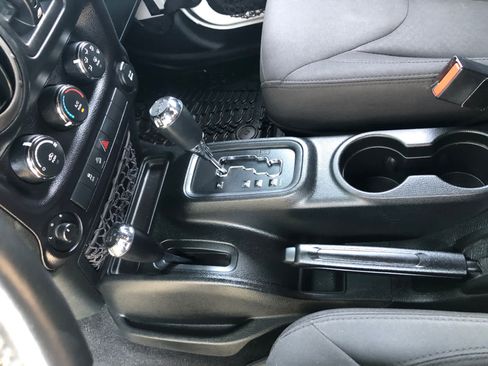 Used 2018 Jeep Wrangler Unlimited Sport S AWD/4WD image 18