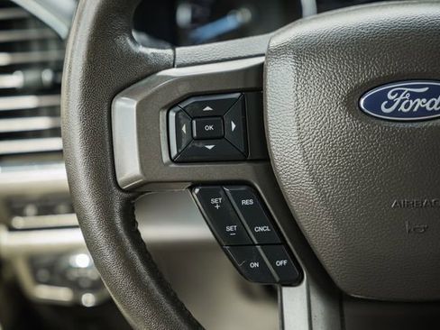 Used 2020 Ford Expedition XLT w/ Equipment Group 202A AWD/4WD image 33
