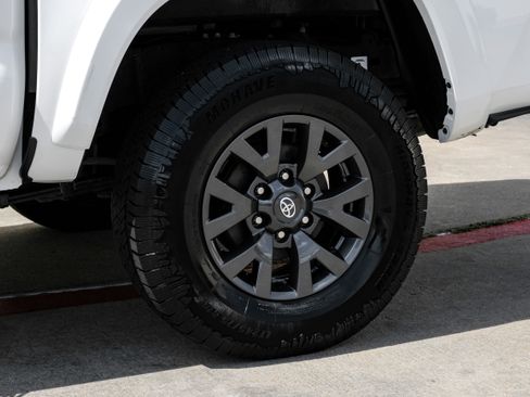 Used 2021 Toyota Tacoma SR5 RWD image 51