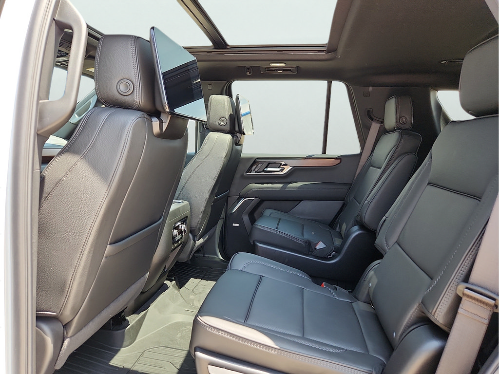 New 2026 GMC Yukon Denali w/ Denali Reserve Package AWD/4WD image 15