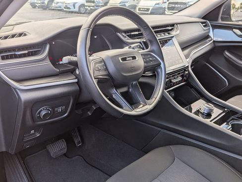 Used 2022 Jeep Grand Cherokee L Laredo w/ Luxury Tech Group I AWD/4WD image 9