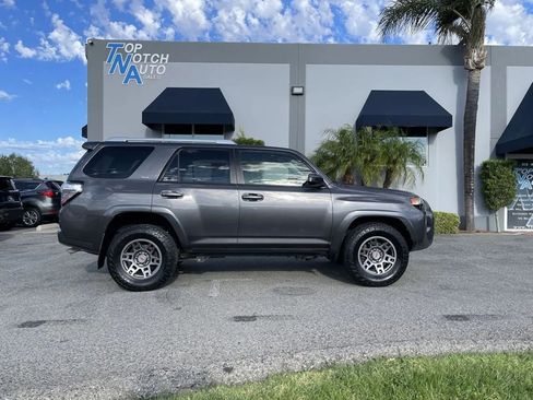 Used 2015 Toyota 4Runner SR5 image 4