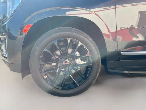 Used 2024 GMC Yukon Denali w/ Advanced Technology Package AWD/4WD image 35