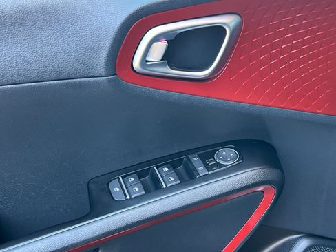 Used 2024 Kia Soul GT-Line FWD image 11