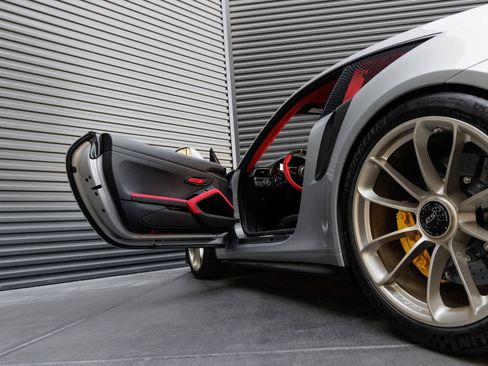 Certified 2019 Porsche 911 GT2 RS RWD image 15