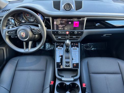 Certified 2025 Porsche Macan image 6