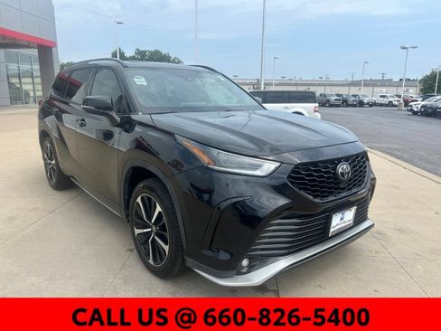 Used 2021 Toyota Highlander XSE FWD image 4