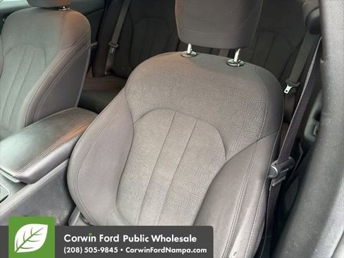 Used 2015 Chrysler 200 Limited image 22