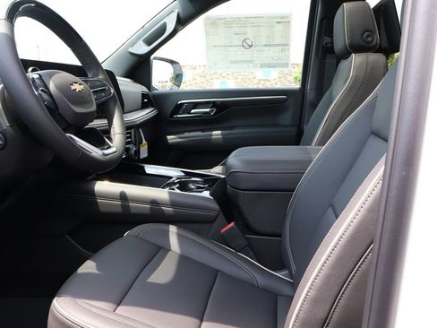 New 2025 Chevrolet Suburban Premier image 13