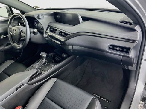 Used 2019 Lexus UX 200 w/ Accessory Package FWD image 28