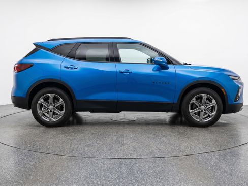Used 2025 Chevrolet Blazer LT FWD image 11