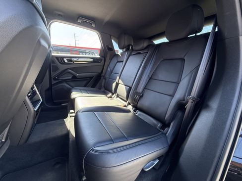 Used 2019 Porsche Cayenne image 11