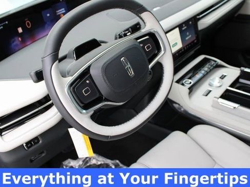 New 2026 Lincoln Navigator Reserve AWD/4WD image 32