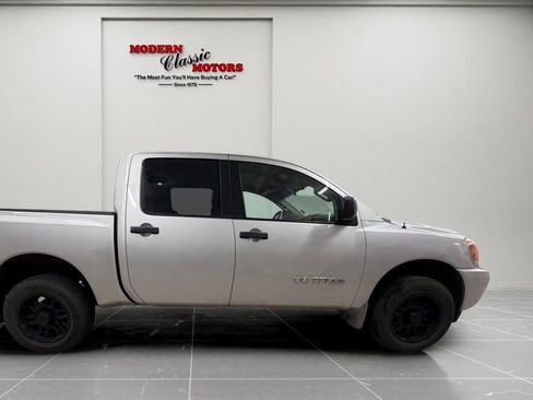Used 2015 Nissan Titan SV AWD/4WD image 8