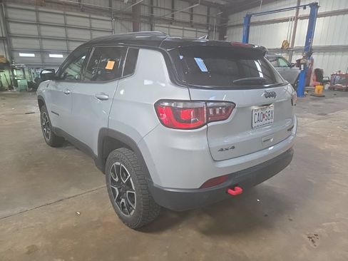 Used 2025 Jeep Compass Trailhawk AWD/4WD image 8