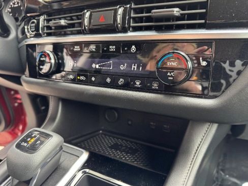 Used 2023 Nissan Pathfinder SL image 32