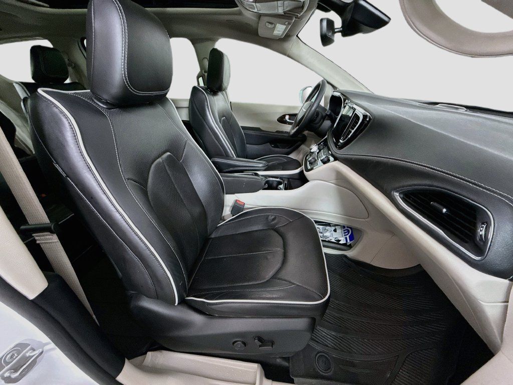 Used 2022 Chrysler Pacifica Limited FWD image 31