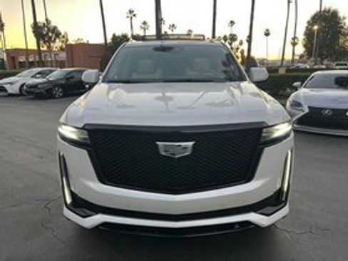 Used 2021 Cadillac Escalade Sport Platinum image 2