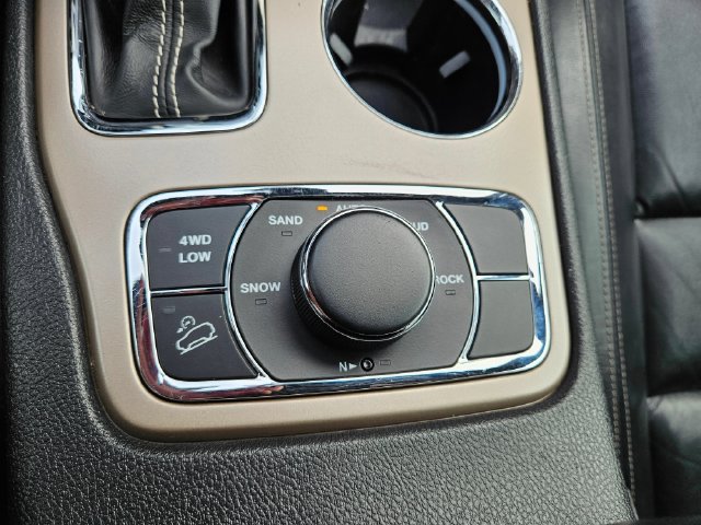 Used 2017 Jeep Grand Cherokee Limited AWD/4WD image 26