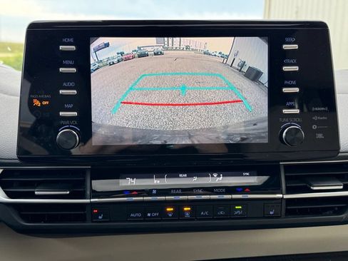 Used 2022 Toyota Sienna XLE w/ XLE Plus Package AWD/4WD image 3