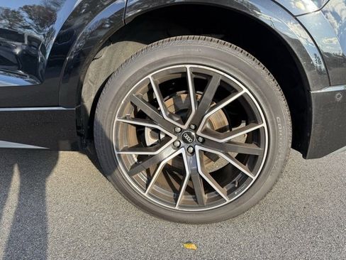 Used 2022 Audi Q8 Prestige image 12