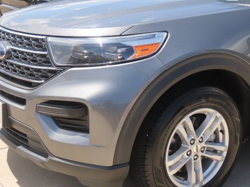 Certified 2023 Ford Explorer XLT RWD image 3
