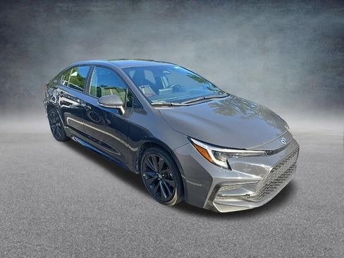 Used 2025 Toyota Corolla SE FWD image 2