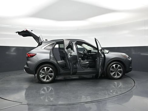 Used 2023 Ford Escape Platinum w/ Premium Technology Package AWD/4WD image 4